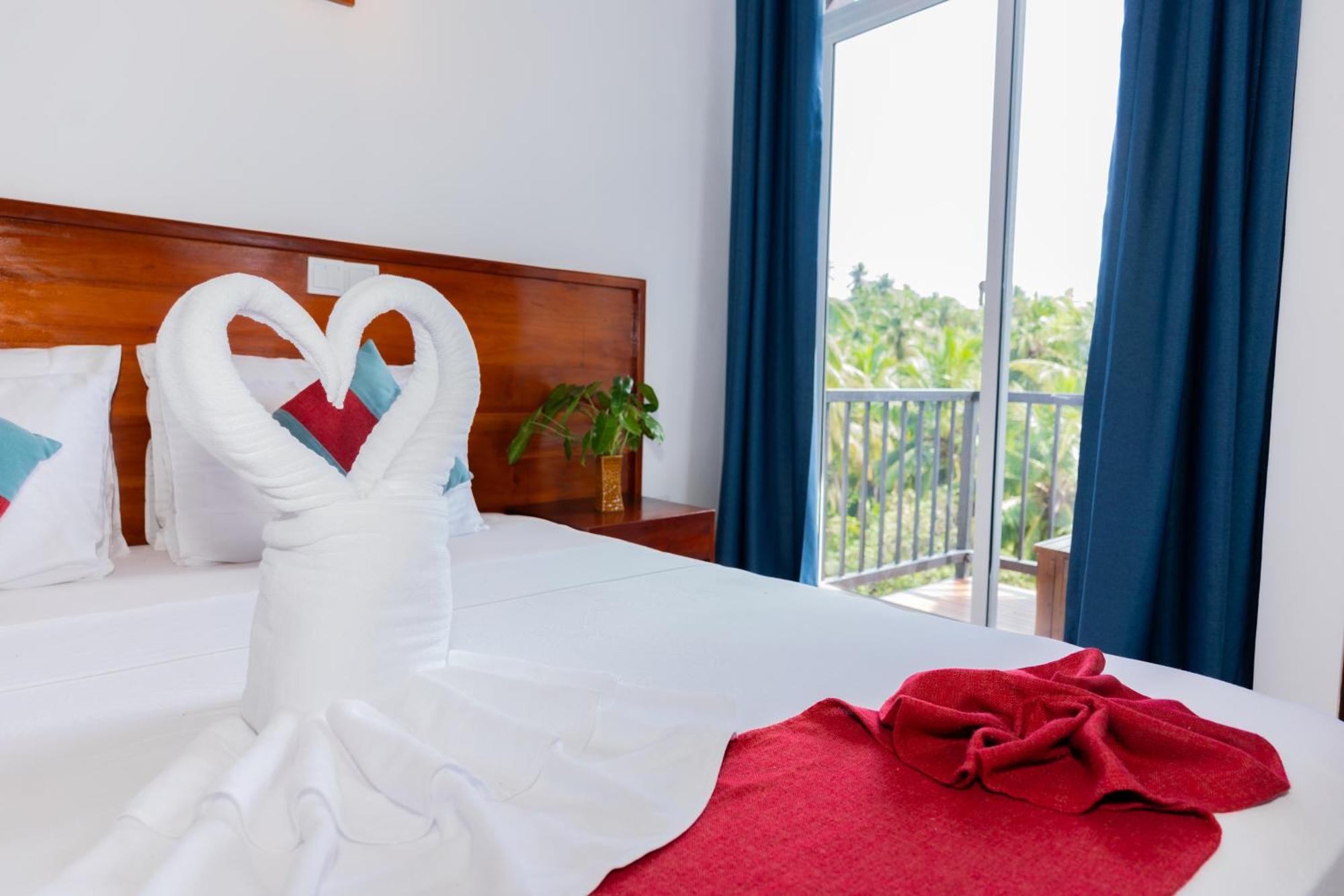Sea Cloud Hotel Unawatuna Bagian luar foto