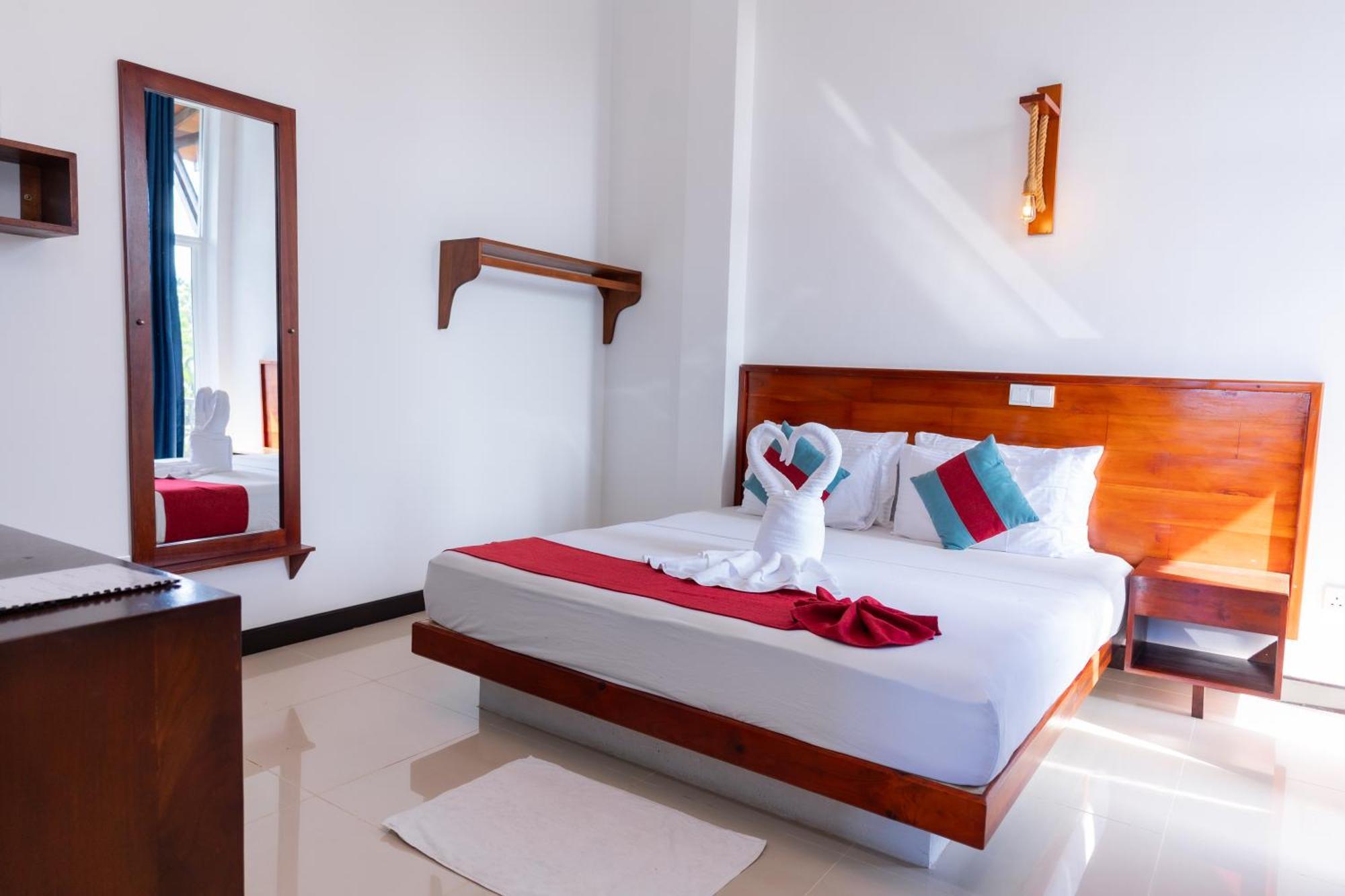 Sea Cloud Hotel Unawatuna Bagian luar foto